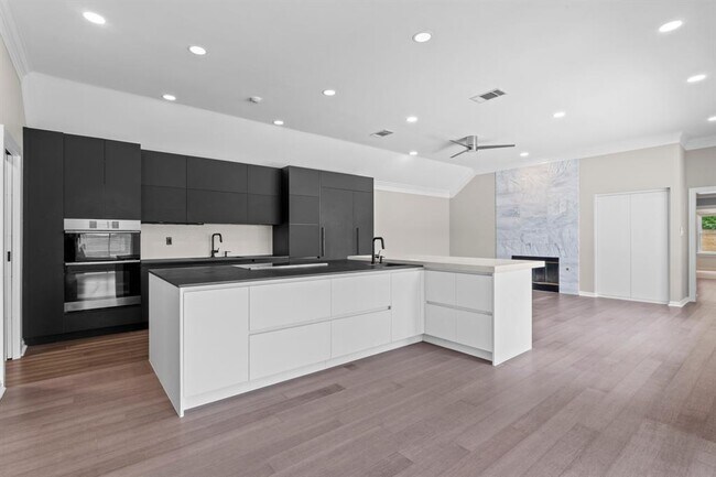 Building Photo - 9309 Bluegrass Dr