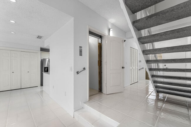 Building Photo - 3908 S Ocean Blvd