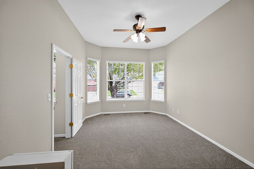 Building Photo - 11131 Park Vista Dr