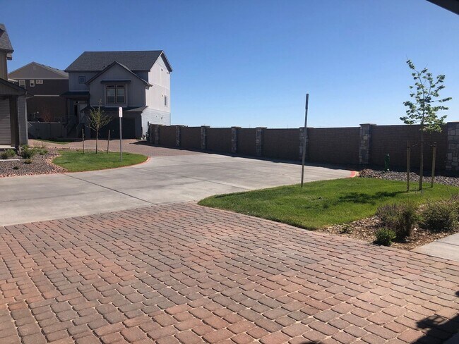 Building Photo - STUNNING 2BD + LOFT HOME WITH LUXURY UPGRA...