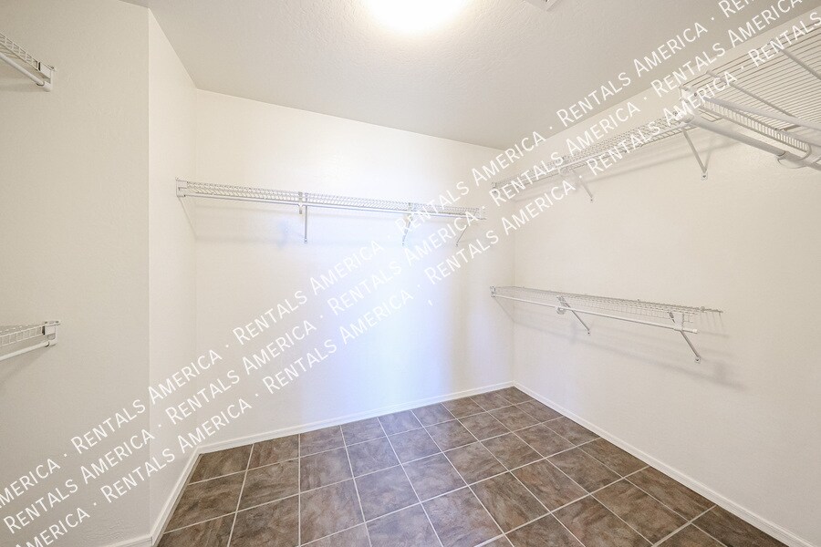 Building Photo - 23808 N Tayrien Ln