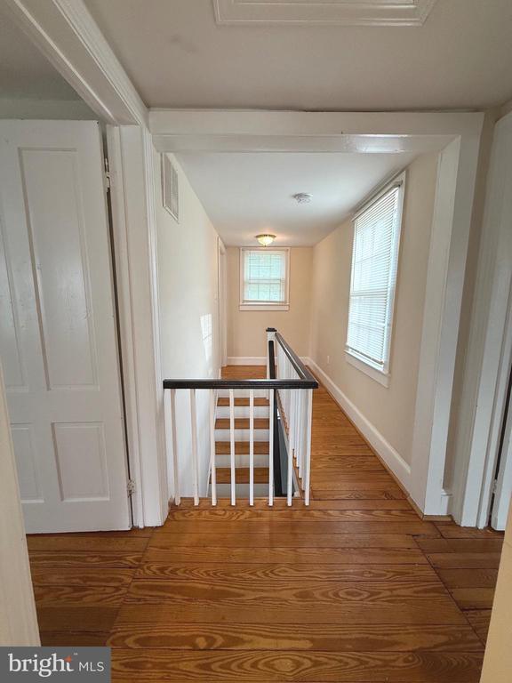 Building Photo - 422 Dunmore St