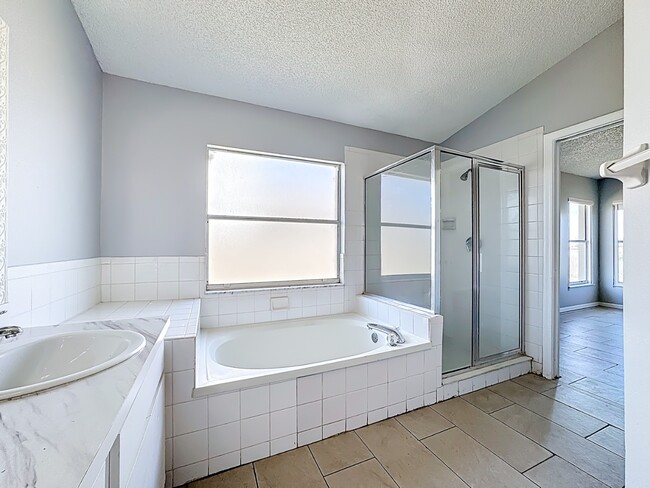 Building Photo - Spacious 4-Bedroom Retreat with 2 Baths in Brandon - 2103 Sq. Ft. of Comfort Awaits!