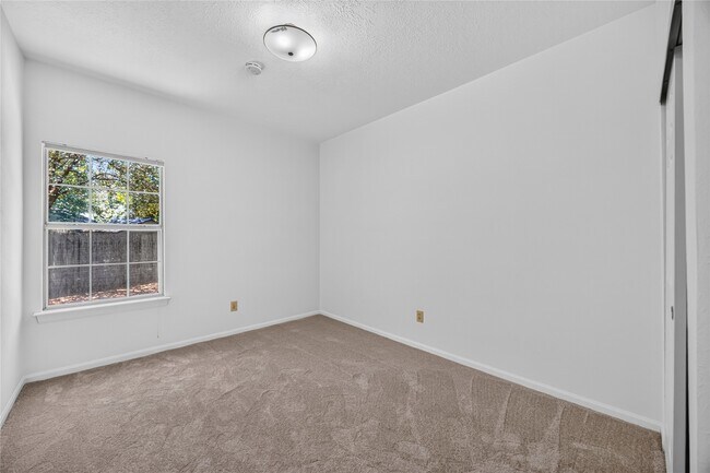 Building Photo - 88 Laughing Brook Ct