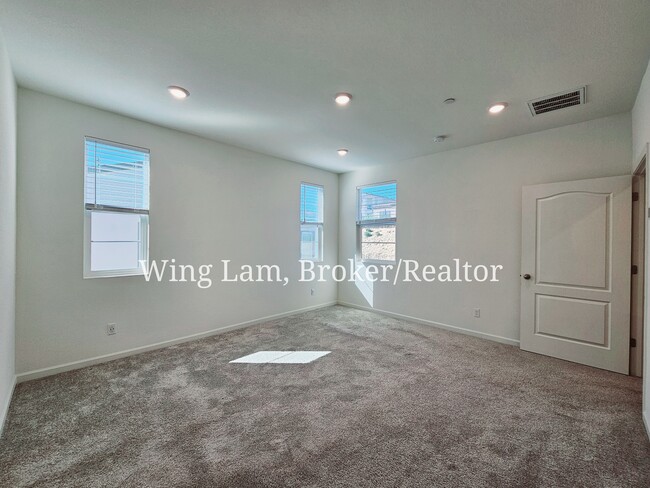 Building Photo - 3165 Sunny Gate Ln
