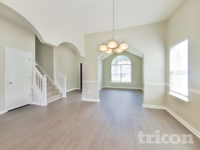 Building Photo - 3120 Far Emerald Land