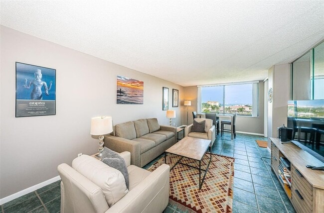 Building Photo - 6104 Palma Del Mar Blvd S