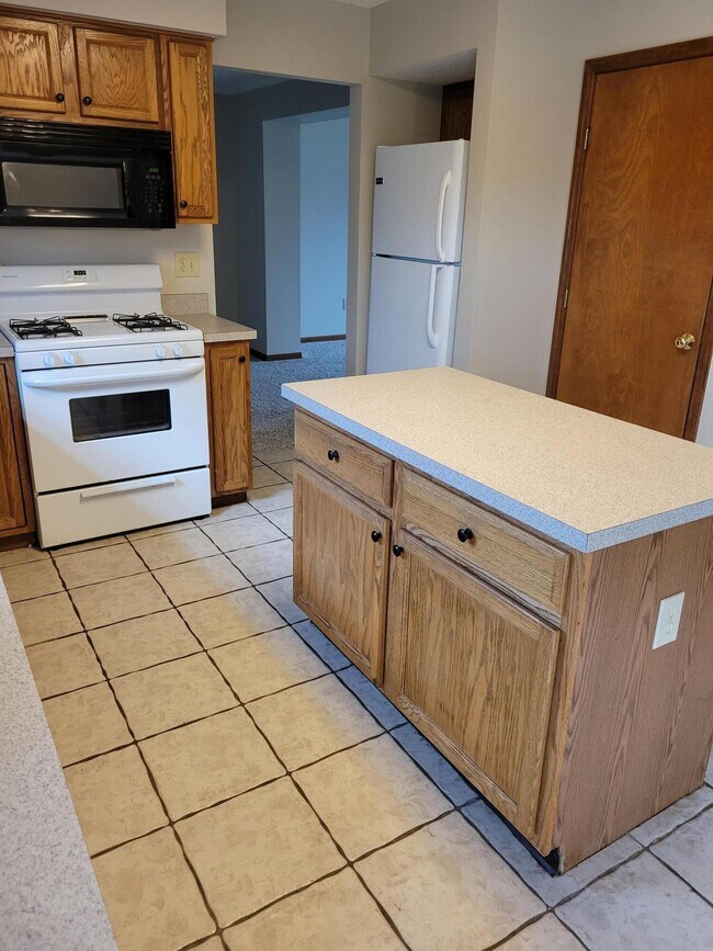 Building Photo - 2843 Minuteman Ct