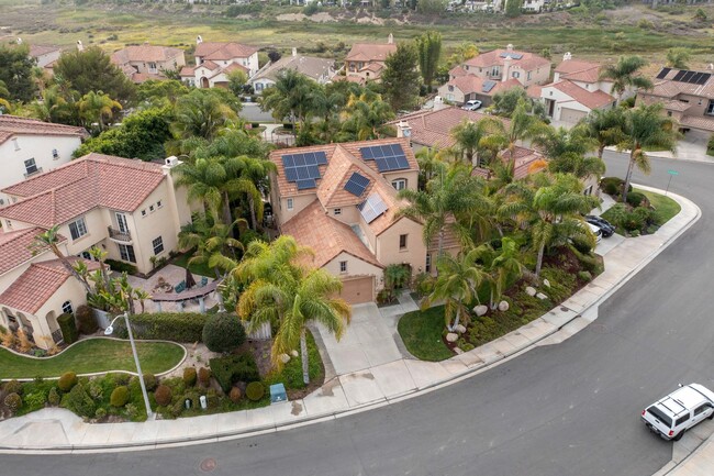 Building Photo - Beautiful 4 Bedroom 4 Bath House with Pool & Spa in Arroyo Vista