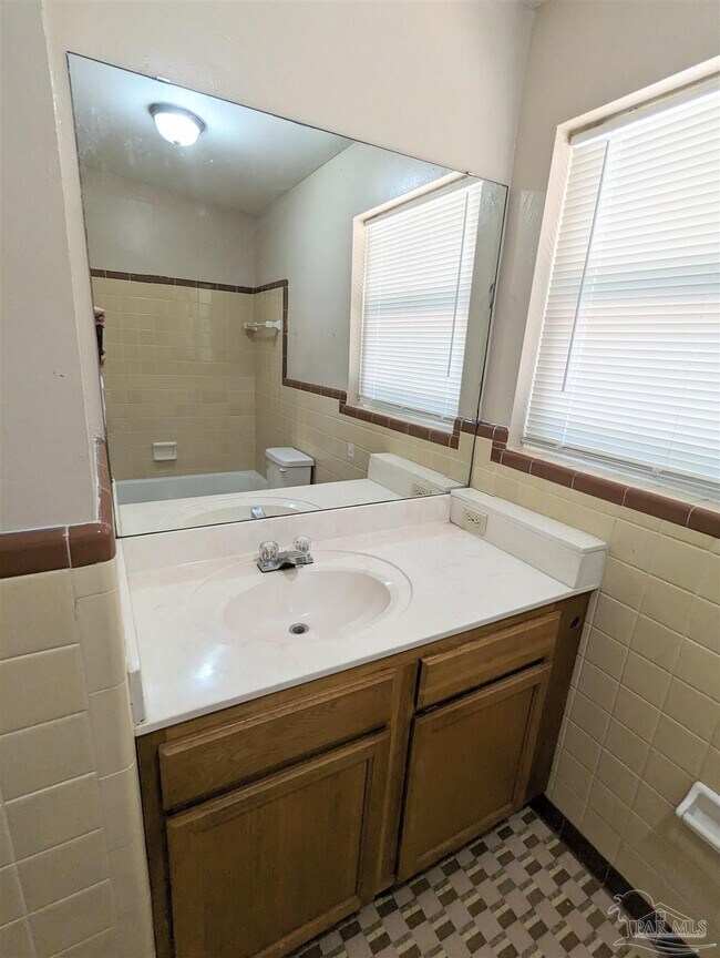 Building Photo - 9 Gentian Dr