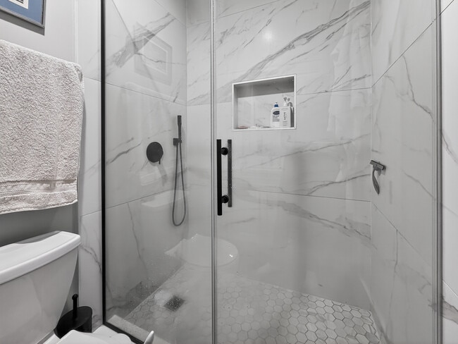 Building Photo - 2451 N Albany Ave