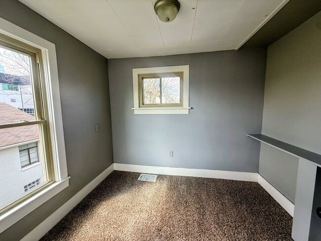 Building Photo - Spacious 4-Bedroom Home in North Canton – Prime Location