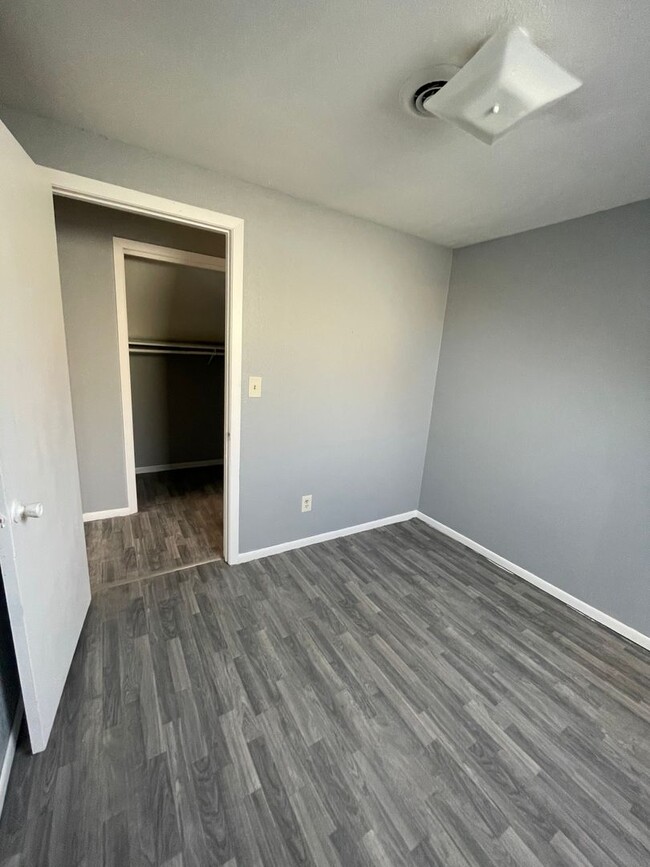 Building Photo - 2567 S 9th Pl