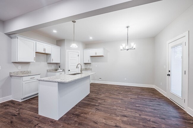 Building Photo - 809/811 Rodeo Lane