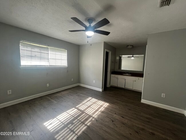 Building Photo - 5808 40th Ct
