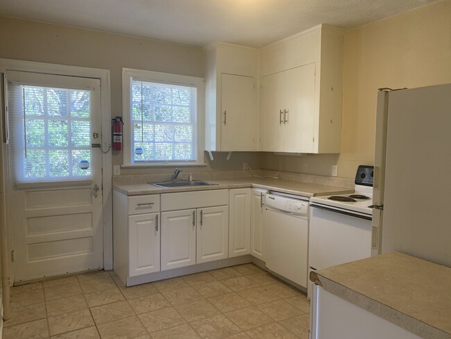 Kitchen - 1316 N Jefferson St