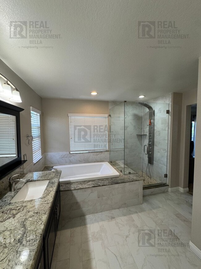 Building Photo - Gorgeous Murrieta Home with Main Floor Bedroom and Bathroom