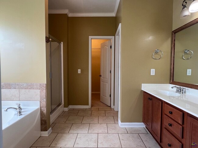 Building Photo - 312 Hearthwood Dr