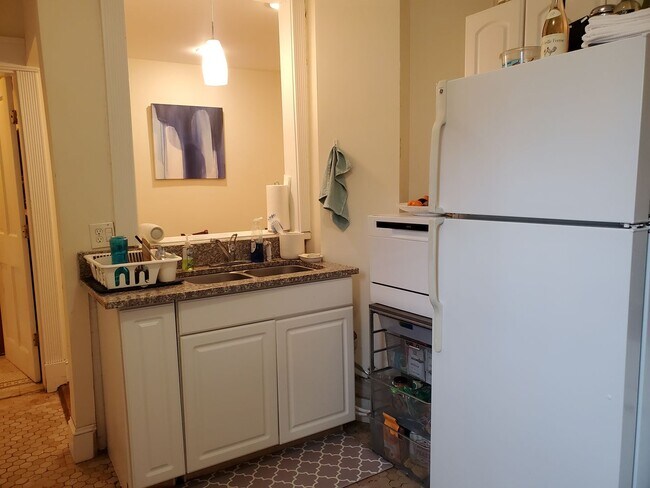 Building Photo - Modern Brookline 3bed / 1bath apartment on Saint Paul St near Boston University