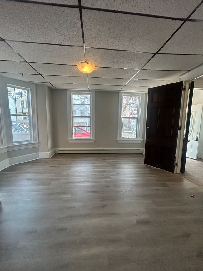 Building Photo - 1015 Chestnut St