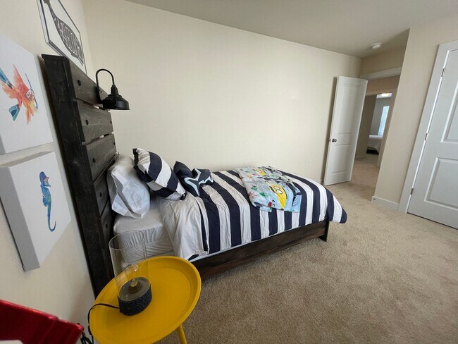 Building Photo - Cardinal | 4 Bed 2.5 Bath | Garage | 1895 sf | $2930-$3370 | 6, 7, 8, 9, 11, 12, 13, 14, 15 and 1...