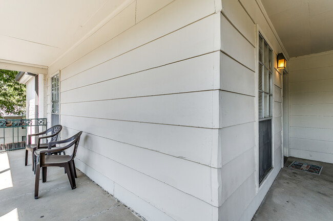 Small 2nd floor patio - 4901 Bryce Ave