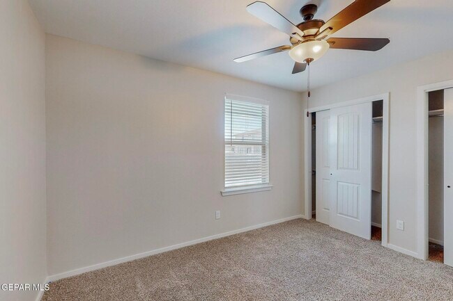 Building Photo - 516 Logwood Ave