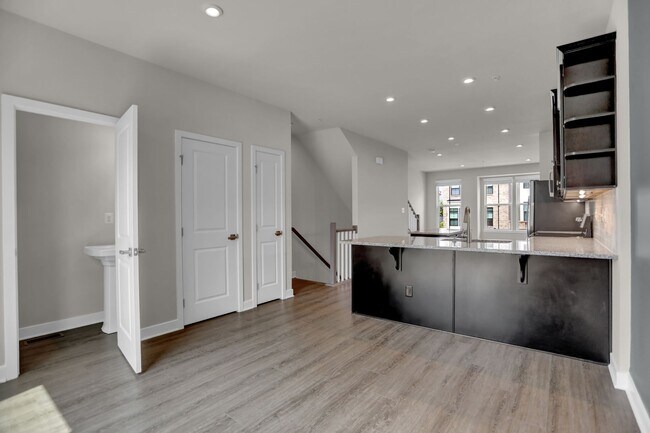 Building Photo - Luxury 4-Story Townhome with Rooftop Terrace!