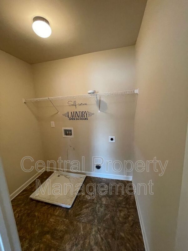 Building Photo - 514 W Holloway Dr