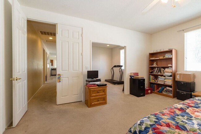 Building Photo - 4 Bed Home for Rent Palmdale CA 93551