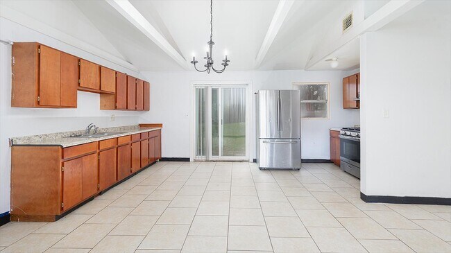 Building Photo - 420 S Caroline St