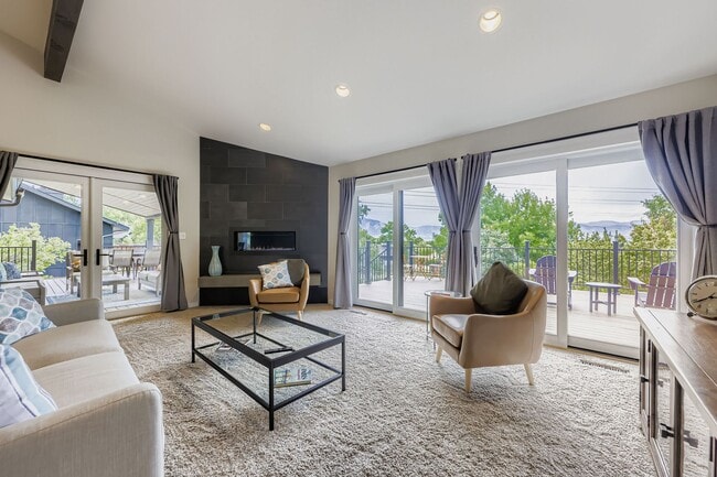 Building Photo - Private Retreat 4 BDR Near Baseline Reservoir