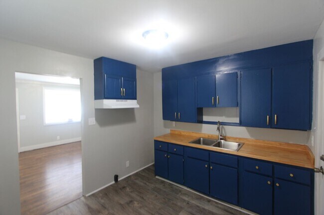 Building Photo - New on the Market and Newly Renovated!