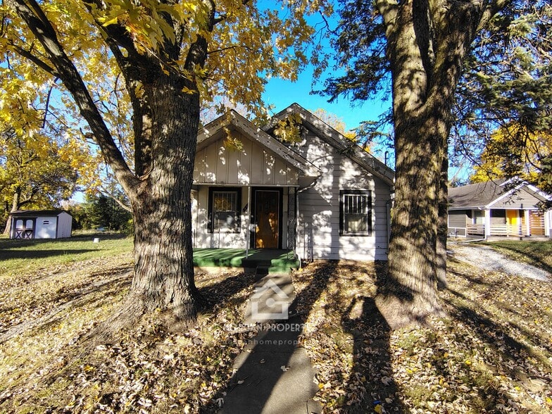 Primary Photo - 1214 E 18th St