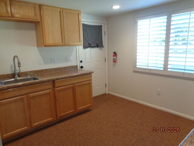 Building Photo - Charming Quartz Hill Guest House