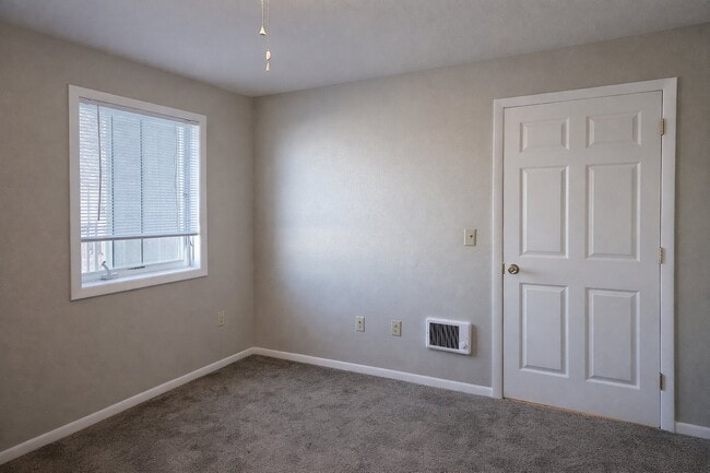 Building Photo - 506 Waukesha Ave