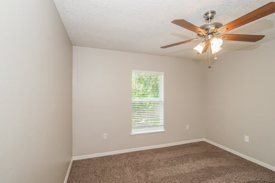 Building Photo - 12202 Glenn Hollow Dr