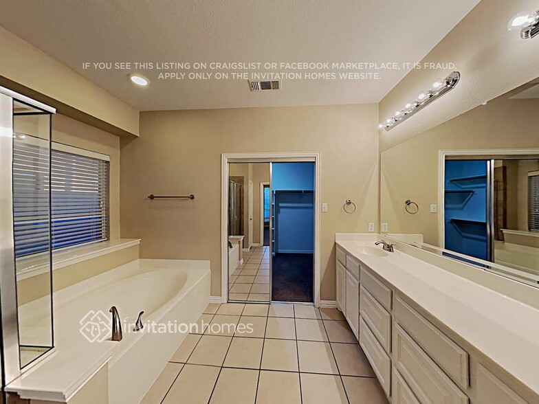 Building Photo - 2206 Kingsley Dr