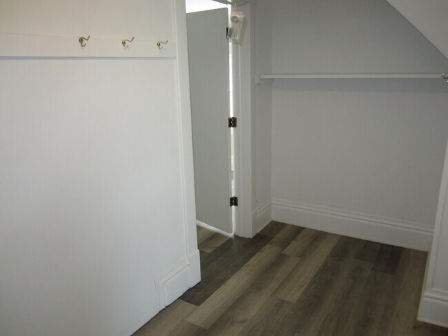 Building Photo - 119 Tennyson Ct