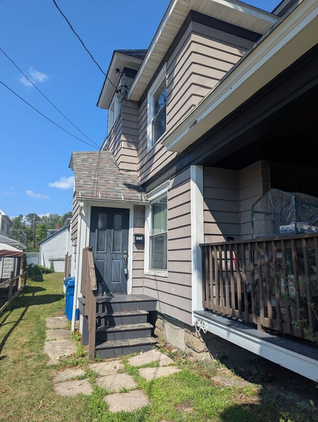 Primary Photo - 437-437 1/2 Arch St