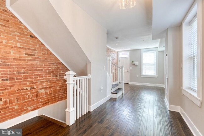 Building Photo - 734 S Robinson St