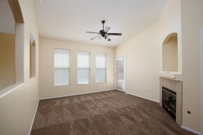 Building Photo - Upstairs 2br unit in upscale NW gated community with pool/spa & gym