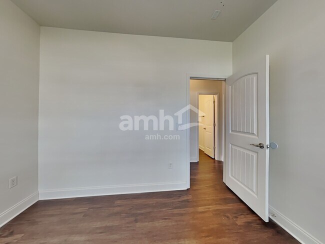 Building Photo - 439 W Rustling Leaves Ln