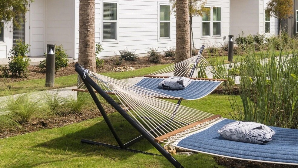 Building Photo - 6000 Front St