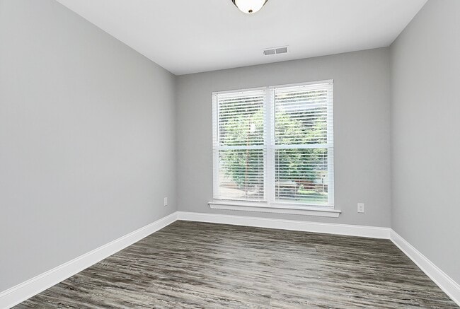 Building Photo - 915 Yellowstone Dr