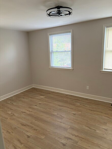 Building Photo - 1420 18th Pl SE