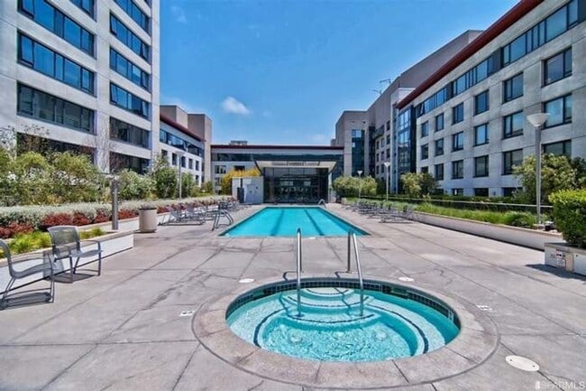 Building Photo - Stylish 1BR Condo in Prime Mission Bay Loc...