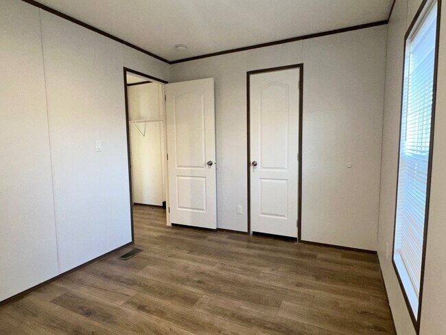 Building Photo - 414 Chloe Cir