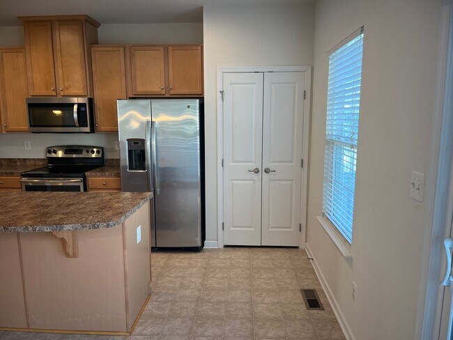 Building Photo - 1253 Elderslie Ln