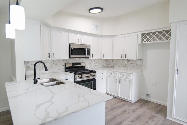 Building Photo - 10822 Mayfield Dr